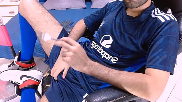 MilanZaire online show from March 22, 2025, 1:54 am