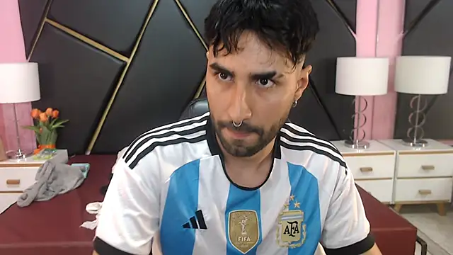 MilanZaire online show from September 24, 2025, 11:21 pm