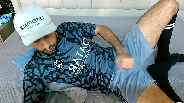 MilanZaire online show from December 15, 2025, 10:59 pm