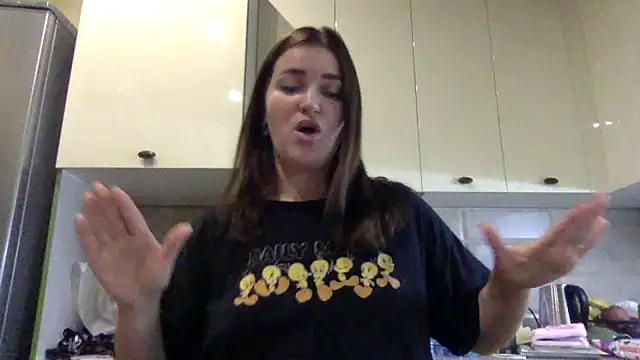 Karolina llove online show from September 28, 2025, 8:27 pm