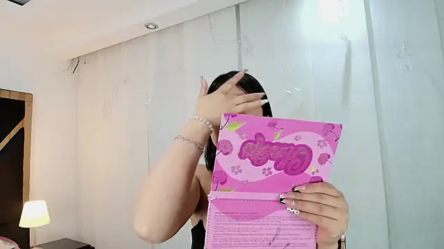 lina bedoya  online show from October 6, 2025, 11:44 am