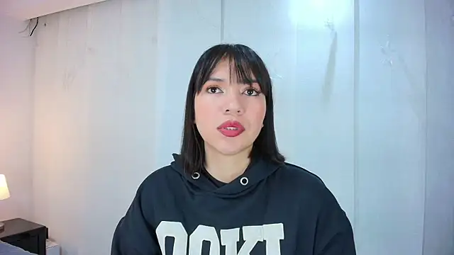 lina bedoya  online show from September 30, 2025, 11:27 am