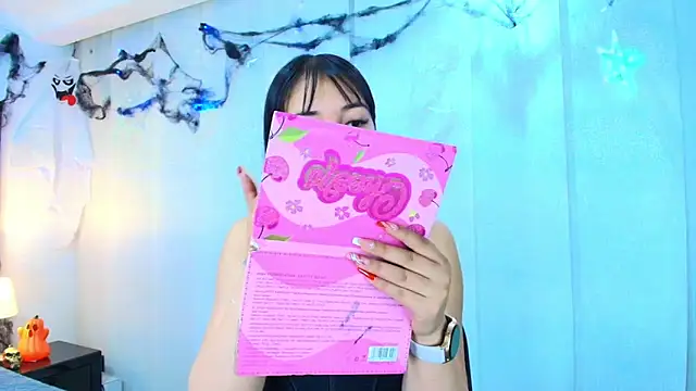 lina bedoya  online show from October 25, 2025, 11:42 am