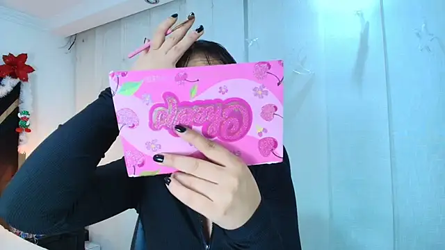 lina bedoya  online show from December 17, 2025, 11:37 am