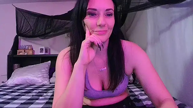 Snapshot of CrystalLakeXO chatting on June 4, 2026, 5:45 am CrystalLakeXO online show from June 4, 2026, 5:45 am