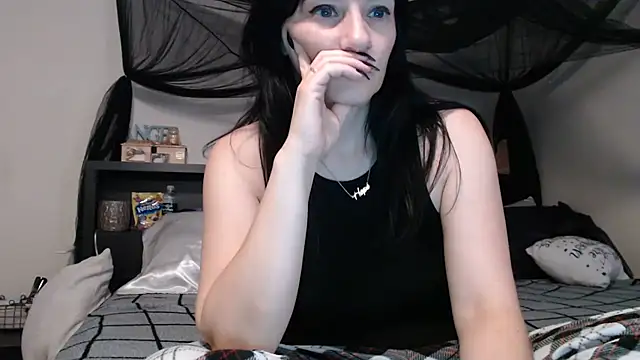 Snapshot of CrystalLakeXO chatting on June 19, 2026, 5:57 am CrystalLakeXO online show from June 19, 2026, 5:57 am