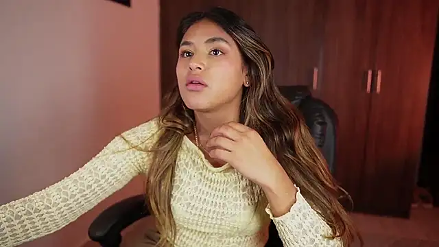 SaraParisi online show from March 12, 2026, 12:49 am