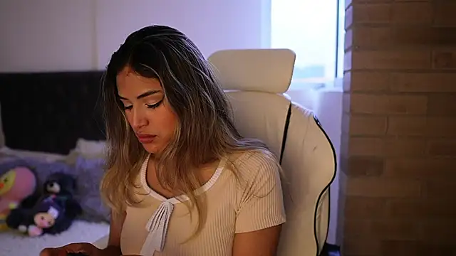 SaraParisi online show from March 16, 2025, 10:53 pm