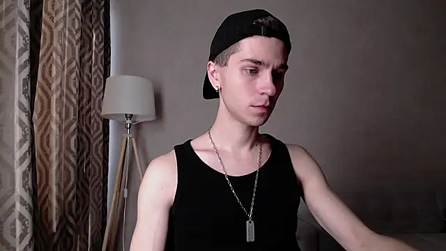 Joseph  Quinn online show from October 2, 2025, 9:34 am