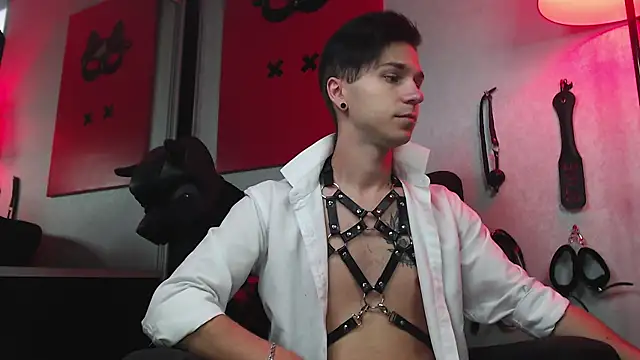 Joseph  Quinn online show from March 1, 2025, 7:51 am