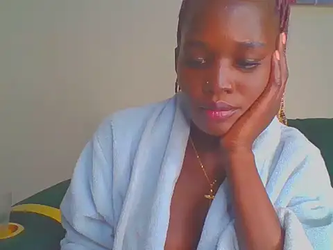 cutesmiling online show from May 18, 2026, 4:23 pm