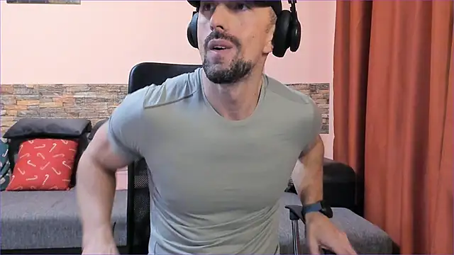Snapshot of HotHunkTrainer chatting on February 24, 2025, 5:20 pm HotHunkTrainer online show from February 24, 2025, 5:20 pm