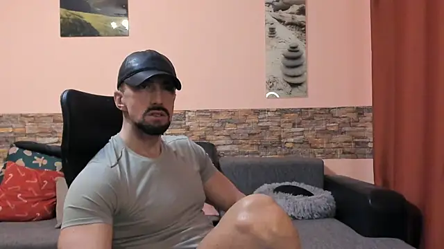 HotHunkTrainer online show from February 22, 2026, 9:22 am