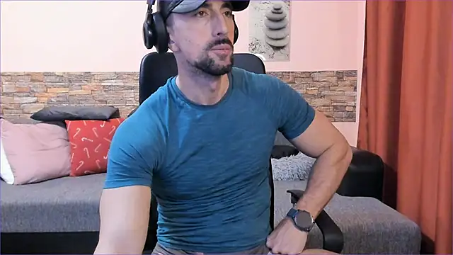 Snapshot of HotHunkTrainer chatting on February 10, 2025, 5:30 pm HotHunkTrainer online show from February 10, 2025, 5:30 pm