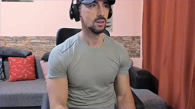 Snapshot of HotHunkTrainer chatting on February 24, 2025, 9:21 am HotHunkTrainer online show from February 24, 2025, 9:21 am