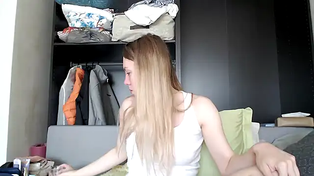 Scarlettford online show from September 18, 2025, 8:06 am