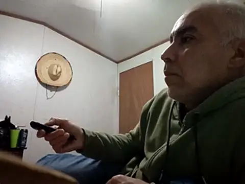 Xoc8  online show from December 15, 2025, 4:57 pm