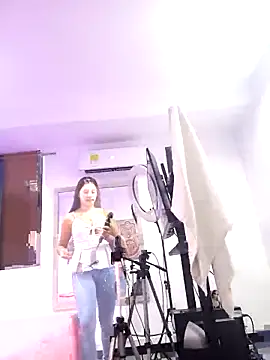 Snapshot of AnthonelaDuque chatting on February 25, 2025, 11:54 am AnthonelaDuque online show from February 25, 2025, 11:54 am