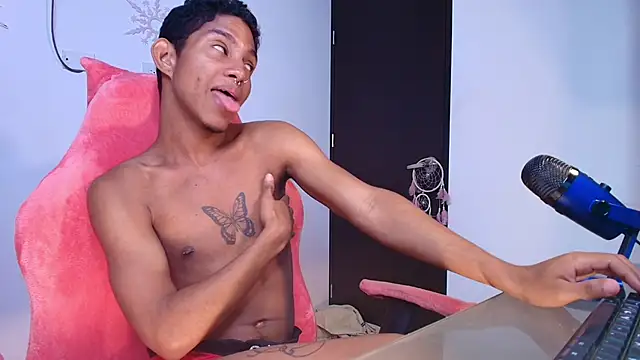 Snapshot of Palo_santo chatting on February 25, 2025, 12:14 am Palo santo online show from February 25, 2025, 12:14 am