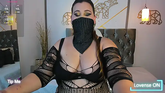 SalmaZaman online show from September 23, 2025, 7:43 pm