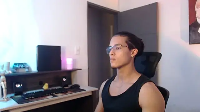 alejo x3 online show from December 4, 2024, 2:58 am