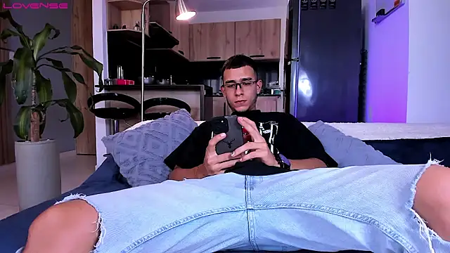 SymonPrince online show from September 28, 2025, 8:27 pm