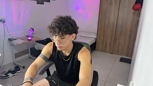 Kisan Smith online show from November 11, 2025, 1:44 am