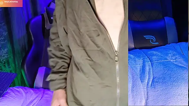 sexyboycolombi4 online show from March 16, 2025, 12:34 am