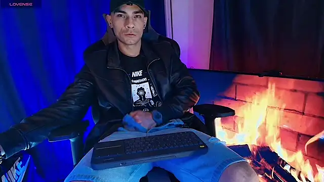 sexyboycolombi4 online show from April 12, 2026, 9:45 am