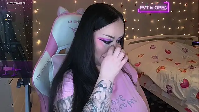 Snapshot of og_maddison chatting on December 15, 2024, 9:20 pm og maddison online show from December 15, 2024, 9:20 pm