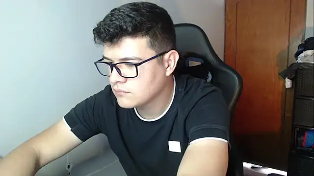 Plug Control online show from December 22, 2025, 5:46 pm