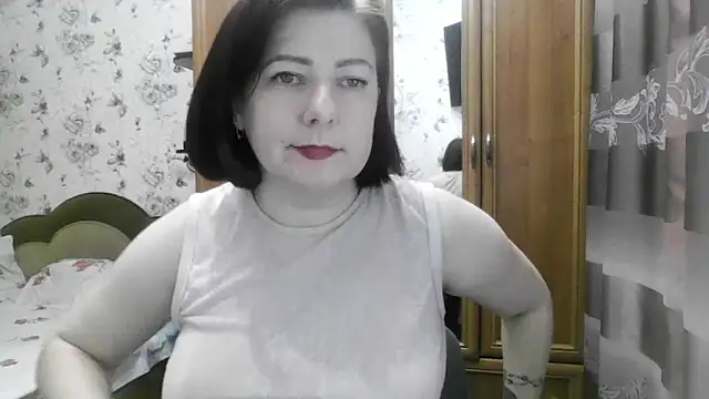 SophieNightAh online show from November 19, 2025, 5:57 pm