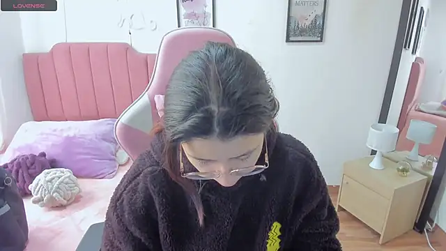 Snapshot of Amy_joones chatting on November 18, 2025, 12:30 pm Amy joones online show from November 18, 2025, 12:30 pm