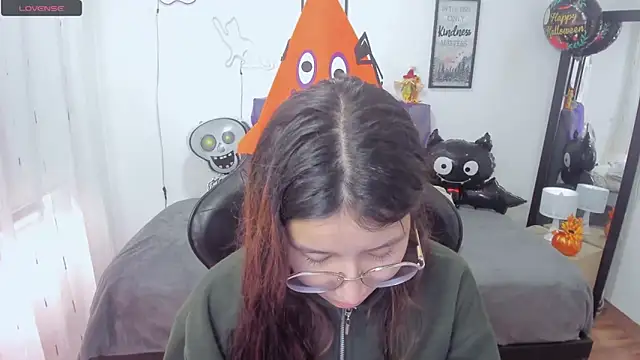 Snapshot of Amy_joones chatting on October 29, 2025, 12:48 pm Amy joones online show from October 29, 2025, 12:48 pm