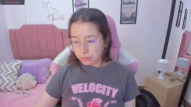 Snapshot of Amy_joones chatting on November 22, 2025, 1:10 pm Amy joones online show from November 22, 2025, 1:10 pm