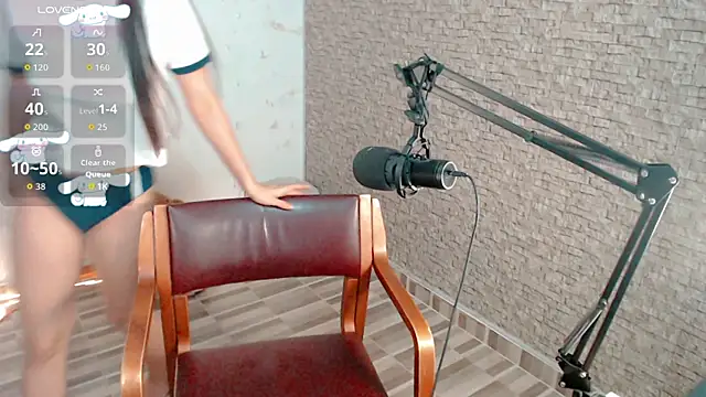 emma unu online show from May 15, 2026, 2:42 am
