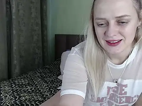Snapshot of Kira_Miler chatting on January 21, 2025, 9:24 am Kira Miler online show from January 21, 2025, 9:24 am