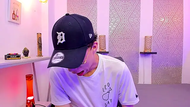 Nikolay Gregori online show from December 18, 2025, 4:28 am