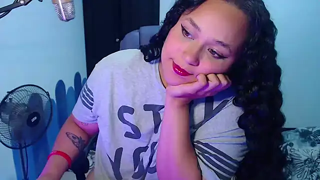 Luciernaga18 online show from October 13, 2025, 2:02 am