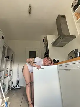 LaskaLeRoomba online show from October 6, 2025, 10:16 am