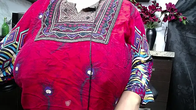 Snapshot of kalpanaaishaa chatting on February 25, 2025, 10:15 am kalpanaaishaa online show from February 25, 2025, 10:15 am