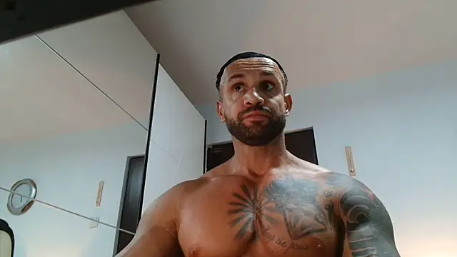 Magnificmuscles89 online show from May 22, 2026, 3:43 pm