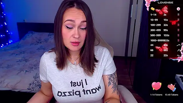 Snapshot of Cutie-Melanie chatting on October 27, 2025, 9:49 pm Cutie-Melanie online show from October 27, 2025, 9:49 pm