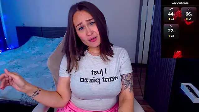 Snapshot of Cutie-Melanie chatting on October 2, 2025, 10:07 am Cutie-Melanie online show from October 2, 2025, 10:07 am