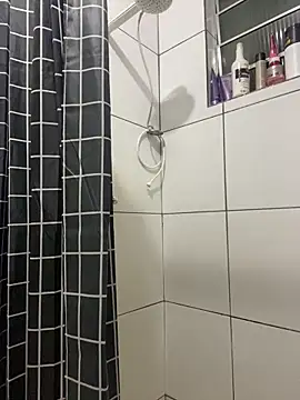 Snapshot of couple_shy chatting on December 18, 2025, 2:27 am couple shy online show from December 18, 2025, 2:27 am