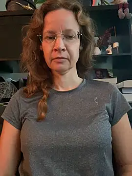 AnnikaRose online show from November 10, 2025, 6:51 am