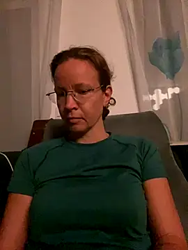 AnnikaRose online show from November 24, 2025, 6:46 am