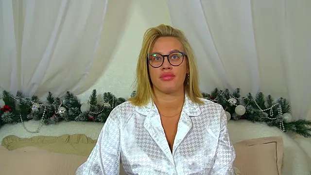 MariaNeumann online show from December 21, 2025, 6:09 pm