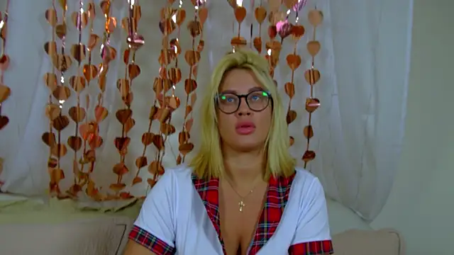 Snapshot of MariaNeumann chatting on February 16, 2026, 6:17 pm MariaNeumann online show from February 16, 2026, 6:17 pm