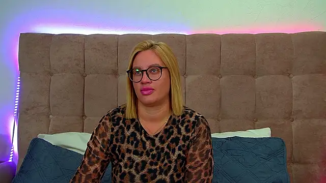 MariaNeumann online show from October 22, 2025, 6:24 am